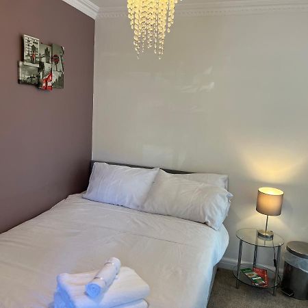 Sleepneat Bed and Breakfast Ascot  Eksteriør billede