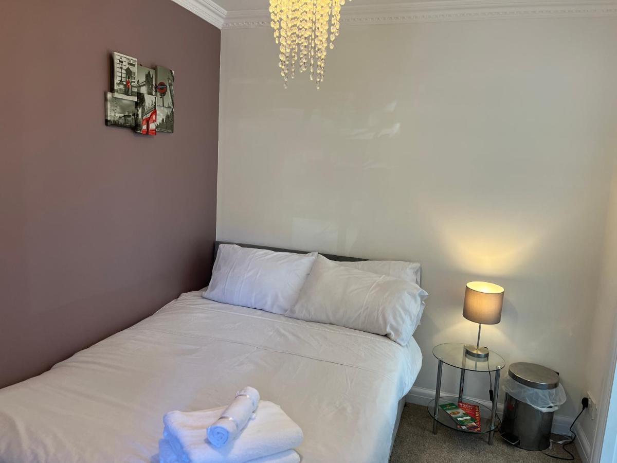 Sleepneat Bed and Breakfast Ascot  Eksteriør billede