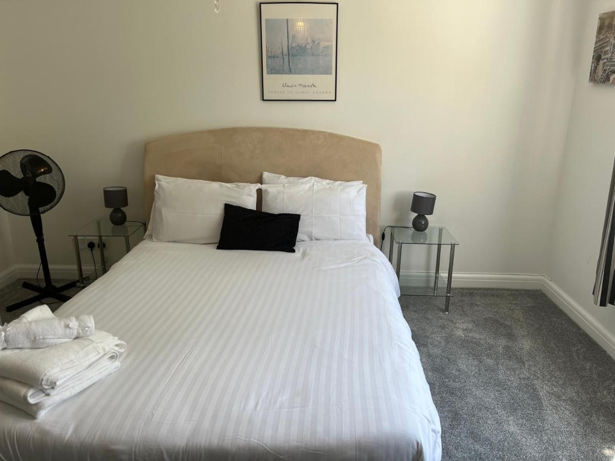 Sleepneat Bed and Breakfast Ascot  Eksteriør billede