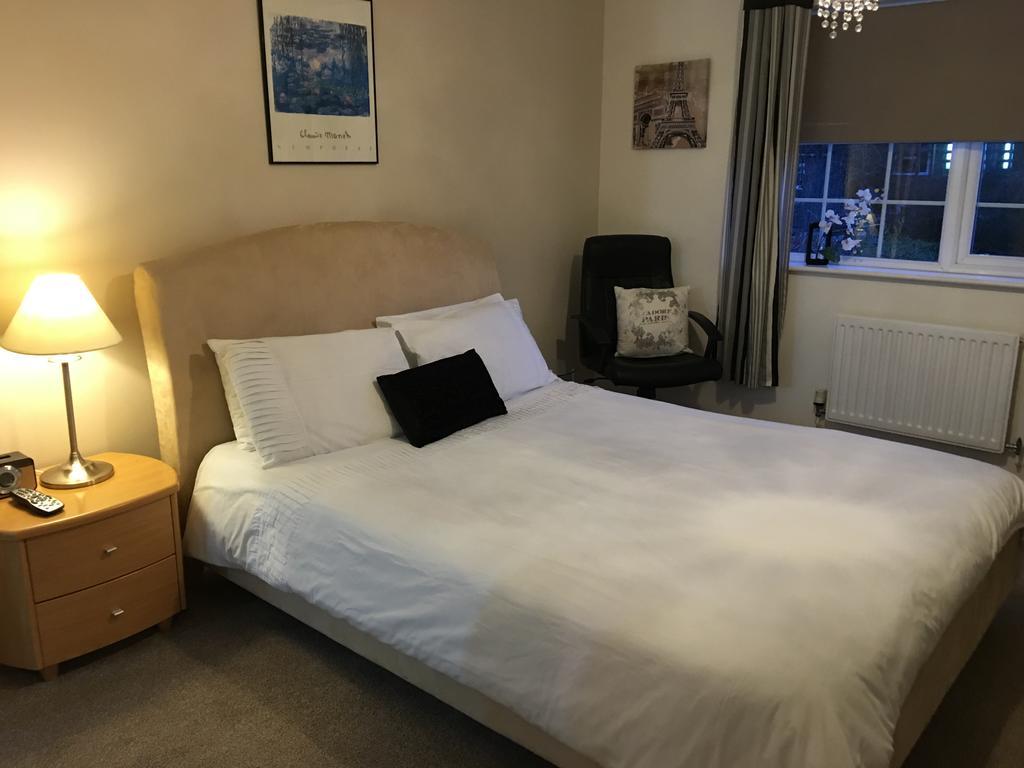 Sleepneat Bed and Breakfast Ascot  Eksteriør billede