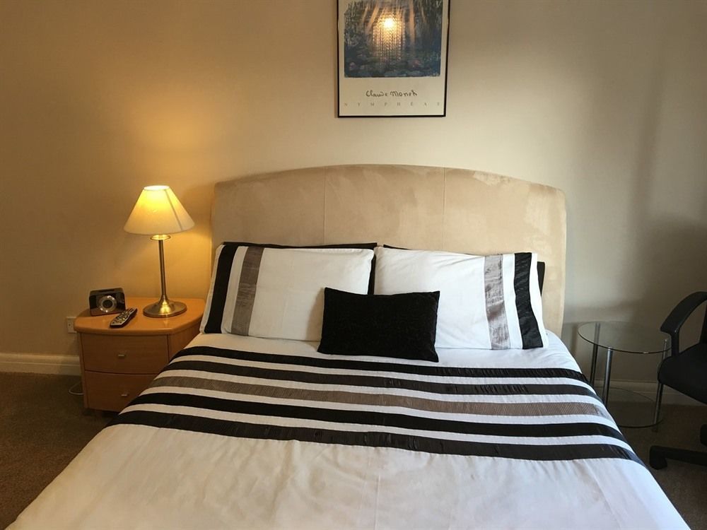 Sleepneat Bed and Breakfast Ascot  Eksteriør billede