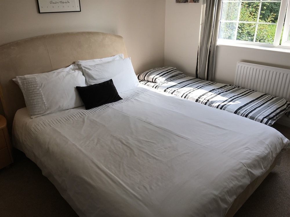 Sleepneat Bed and Breakfast Ascot  Eksteriør billede