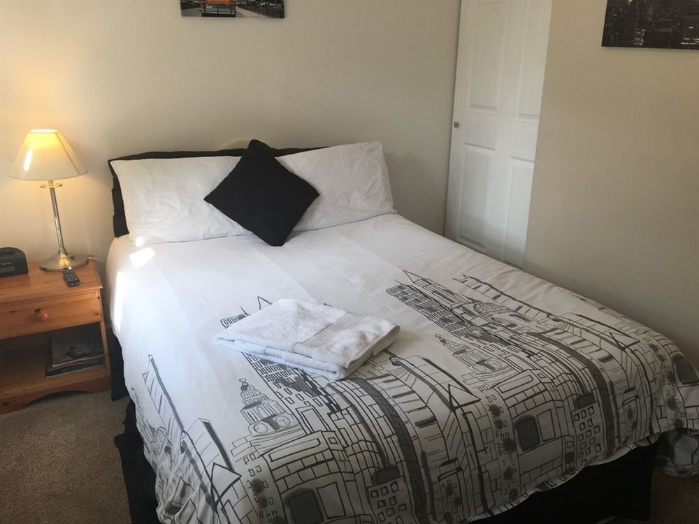 Sleepneat Bed and Breakfast Ascot  Eksteriør billede